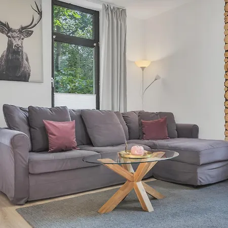 Hirsch Stadt 3 - Balkon Mit Flussblick - Parkplatz